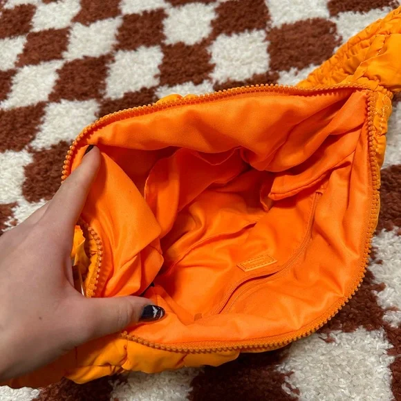 Urban Outfitters MAX QUILTED CROSSBODY BAG IN ORANGE - Picture 3 of 5